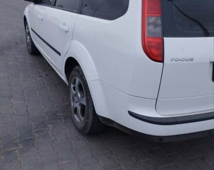 Білий Форд Фокус, об'ємом двигуна 1.6 л та пробігом 320 тис. км за 4500 $, фото 6 на Automoto.ua