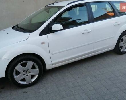 Белый Форд Фокус, объемом двигателя 1.39 л и пробегом 271 тыс. км за 5000 $, фото 2 на Automoto.ua