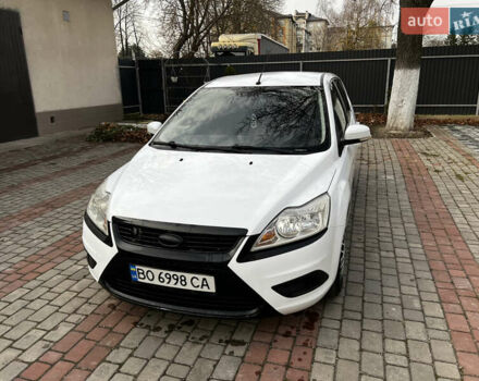 Белый Форд Фокус, объемом двигателя 1.8 л и пробегом 245 тыс. км за 4800 $, фото 2 на Automoto.ua