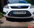 Белый Форд Фокус, объемом двигателя 1.6 л и пробегом 227 тыс. км за 3500 $, фото 1 на Automoto.ua