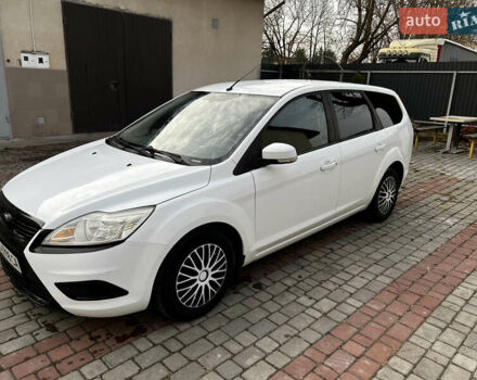 Белый Форд Фокус, объемом двигателя 1.8 л и пробегом 245 тыс. км за 4800 $, фото 1 на Automoto.ua