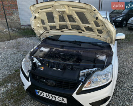 Білий Форд Фокус, об'ємом двигуна 1.8 л та пробігом 244 тис. км за 5450 $, фото 32 на Automoto.ua
