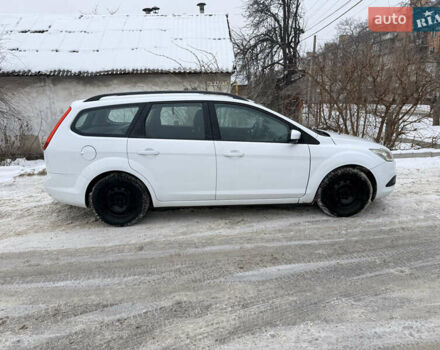 Белый Форд Фокус, объемом двигателя 1.6 л и пробегом 213 тыс. км за 5900 $, фото 2 на Automoto.ua