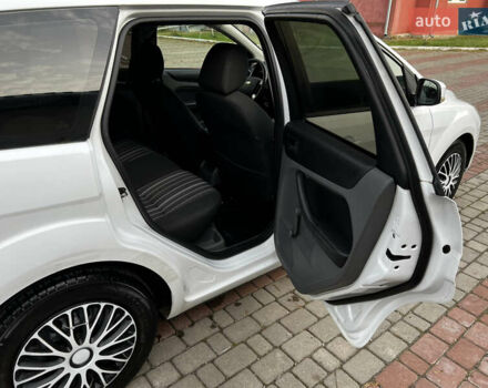 Белый Форд Фокус, объемом двигателя 1.8 л и пробегом 245 тыс. км за 4800 $, фото 18 на Automoto.ua