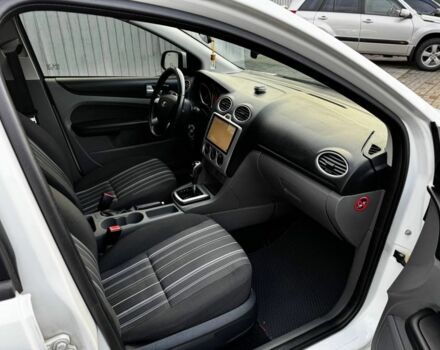 Белый Форд Фокус, объемом двигателя 2 л и пробегом 250 тыс. км за 5700 $, фото 11 на Automoto.ua