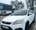 Белый Форд Фокус, объемом двигателя 1.6 л и пробегом 372 тыс. км за 5000 $, фото 1 на Automoto.ua