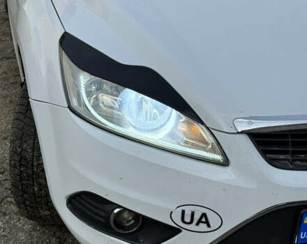 Белый Форд Фокус, объемом двигателя 1.6 л и пробегом 266 тыс. км за 6200 $, фото 7 на Automoto.ua