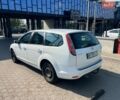 Белый Форд Фокус, объемом двигателя 1.56 л и пробегом 221 тыс. км за 3800 $, фото 5 на Automoto.ua