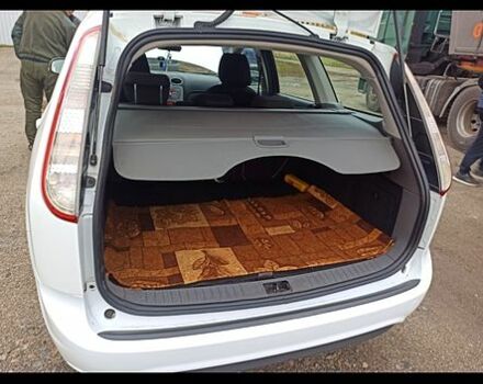 Белый Форд Фокус, объемом двигателя 2 л и пробегом 25000 тыс. км за 6500 $, фото 4 на Automoto.ua