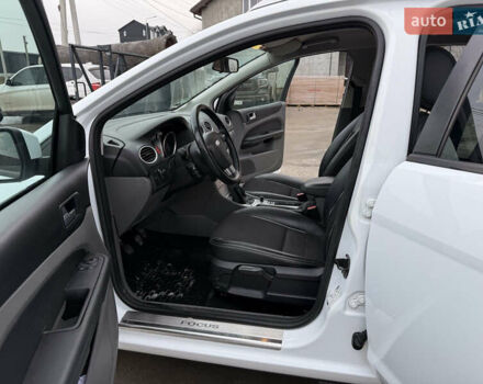 Белый Форд Фокус, объемом двигателя 1.8 л и пробегом 205 тыс. км за 5700 $, фото 28 на Automoto.ua