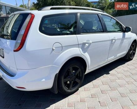 Білий Форд Фокус, об'ємом двигуна 1.8 л та пробігом 227 тис. км за 6000 $, фото 4 на Automoto.ua