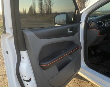 Белый Форд Фокус, объемом двигателя 1.6 л и пробегом 235 тыс. км за 6250 $, фото 9 на Automoto.ua