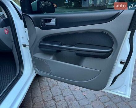 Білий Форд Фокус, об'ємом двигуна 1.6 л та пробігом 297 тис. км за 5299 $, фото 52 на Automoto.ua