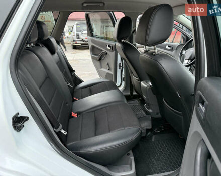 Белый Форд Фокус, объемом двигателя 1.8 л и пробегом 205 тыс. км за 5700 $, фото 37 на Automoto.ua