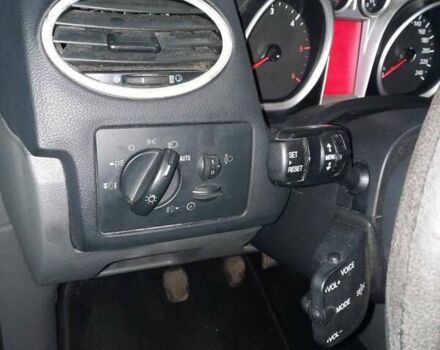 Белый Форд Фокус, объемом двигателя 1.6 л и пробегом 286 тыс. км за 5300 $, фото 7 на Automoto.ua