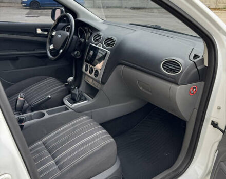 Форд Фокус 2009 в Одессе на Automoto.ua Белый Форд Фокус, объемом двигателя 1.6 л и пробегом 228 тыс. км за 6800 $, фото 16 на Automoto.ua