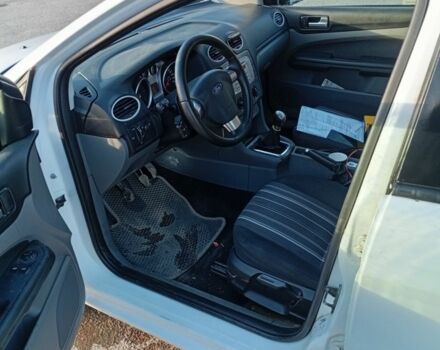 Белый Форд Фокус, объемом двигателя 1.6 л и пробегом 249 тыс. км за 4750 $, фото 3 на Automoto.ua