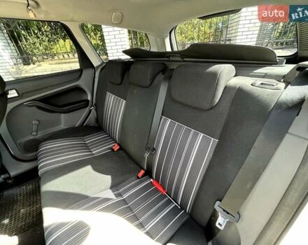 Белый Форд Фокус, объемом двигателя 1.56 л и пробегом 275 тыс. км за 5600 $, фото 5 на Automoto.ua