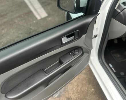 Белый Форд Фокус, объемом двигателя 1.6 л и пробегом 211 тыс. км за 5600 $, фото 6 на Automoto.ua