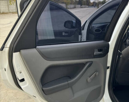 Форд Фокус 2009 в Одессе на Automoto.ua Белый Форд Фокус, объемом двигателя 1.6 л и пробегом 228 тыс. км за 6800 $, фото 13 на Automoto.ua