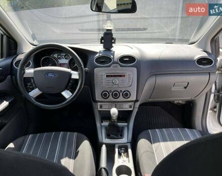 Білий Форд Фокус, об'ємом двигуна 1.8 л та пробігом 227 тис. км за 6000 $, фото 7 на Automoto.ua