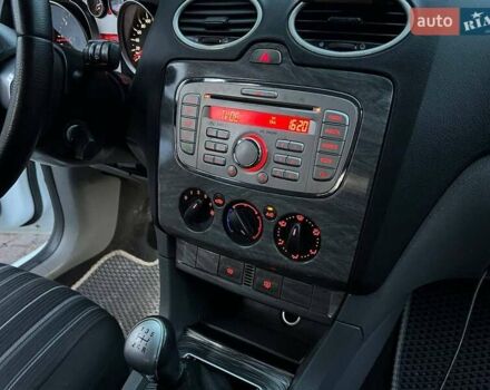 Білий Форд Фокус, об'ємом двигуна 1.6 л та пробігом 297 тис. км за 5299 $, фото 43 на Automoto.ua