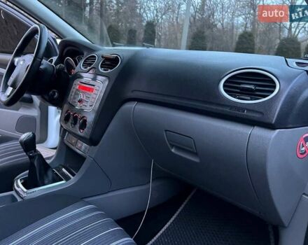 Білий Форд Фокус, об'ємом двигуна 1.6 л та пробігом 297 тис. км за 5299 $, фото 44 на Automoto.ua