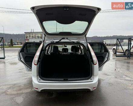 Белый Форд Фокус, объемом двигателя 1.8 л и пробегом 205 тыс. км за 5700 $, фото 21 на Automoto.ua