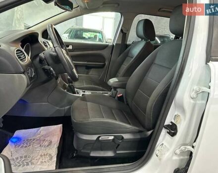 Білий Форд Фокус, об'ємом двигуна 1.6 л та пробігом 198 тис. км за 6999 $, фото 10 на Automoto.ua