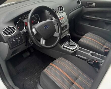 Белый Форд Фокус, объемом двигателя 1.6 л и пробегом 218 тыс. км за 6000 $, фото 5 на Automoto.ua