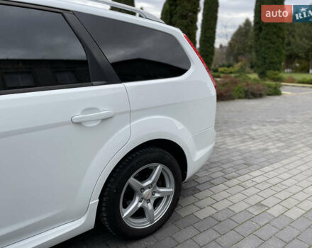 Белый Форд Фокус, объемом двигателя 1.6 л и пробегом 257 тыс. км за 5999 $, фото 23 на Automoto.ua