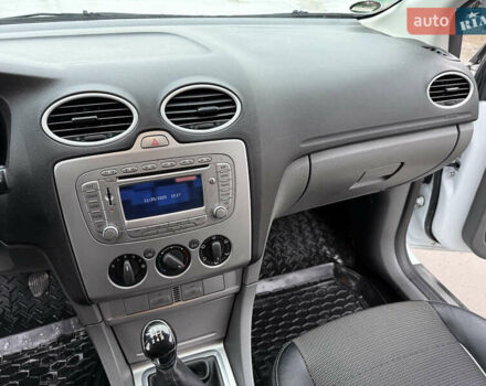 Белый Форд Фокус, объемом двигателя 1.8 л и пробегом 205 тыс. км за 5700 $, фото 33 на Automoto.ua