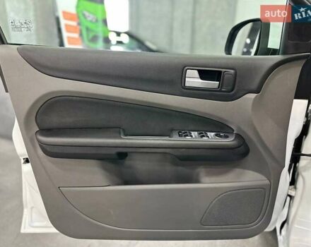 Білий Форд Фокус, об'ємом двигуна 1.6 л та пробігом 198 тис. км за 6999 $, фото 12 на Automoto.ua