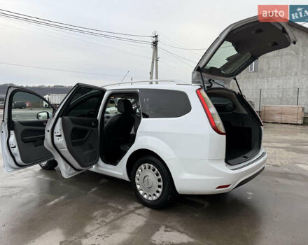 Белый Форд Фокус, объемом двигателя 1.8 л и пробегом 205 тыс. км за 5700 $, фото 19 на Automoto.ua