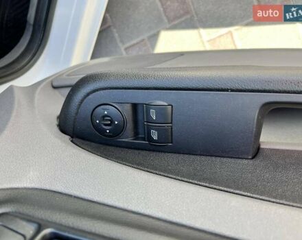 Білий Форд Фокус, об'ємом двигуна 1.8 л та пробігом 227 тис. км за 6000 $, фото 9 на Automoto.ua