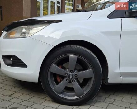 Белый Форд Фокус, объемом двигателя 1.6 л и пробегом 290 тыс. км за 5600 $, фото 7 на Automoto.ua