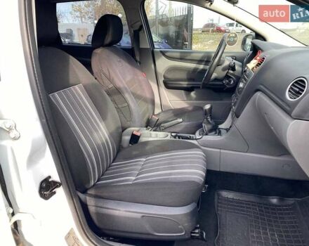 Білий Форд Фокус, об'ємом двигуна 1.56 л та пробігом 290 тис. км за 5690 $, фото 11 на Automoto.ua