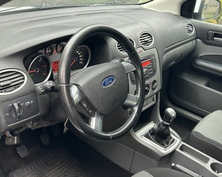 Белый Форд Фокус, объемом двигателя 1.6 л и пробегом 200 тыс. км за 1999 $, фото 17 на Automoto.ua