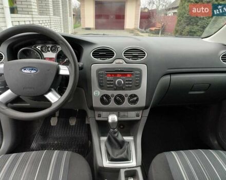 Белый Форд Фокус, объемом двигателя 1.6 л и пробегом 180 тыс. км за 6300 $, фото 5 на Automoto.ua