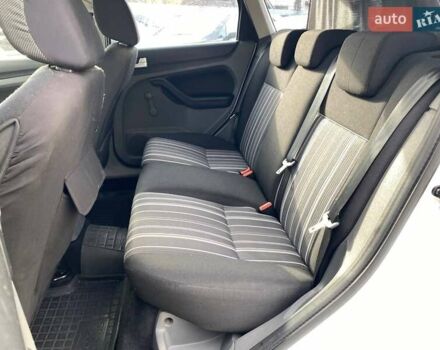 Белый Форд Фокус, объемом двигателя 1.56 л и пробегом 290 тыс. км за 5490 $, фото 9 на Automoto.ua