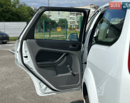 Білий Форд Фокус, об'ємом двигуна 1.56 л та пробігом 311 тис. км за 4700 $, фото 48 на Automoto.ua