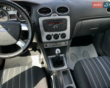 Білий Форд Фокус, об'ємом двигуна 1.56 л та пробігом 311 тис. км за 4700 $, фото 42 на Automoto.ua