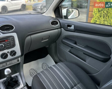 Білий Форд Фокус, об'ємом двигуна 1.56 л та пробігом 311 тис. км за 4700 $, фото 46 на Automoto.ua