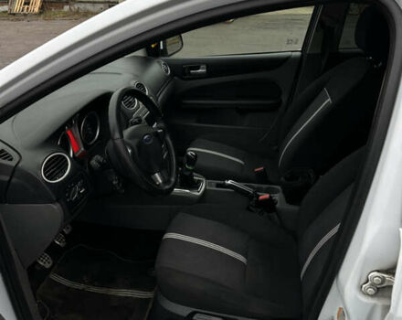 Белый Форд Фокус, объемом двигателя 1.6 л и пробегом 234 тыс. км за 6200 $, фото 15 на Automoto.ua