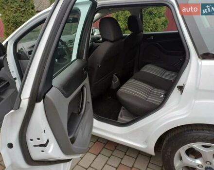 Белый Форд Фокус, объемом двигателя 1.6 л и пробегом 180 тыс. км за 6300 $, фото 3 на Automoto.ua