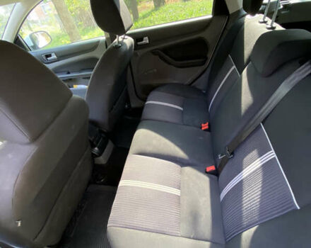 Белый Форд Фокус, объемом двигателя 1.6 л и пробегом 240 тыс. км за 6300 $, фото 6 на Automoto.ua