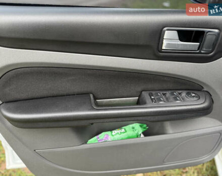 Белый Форд Фокус, объемом двигателя 1.6 л и пробегом 231 тыс. км за 4899 $, фото 20 на Automoto.ua