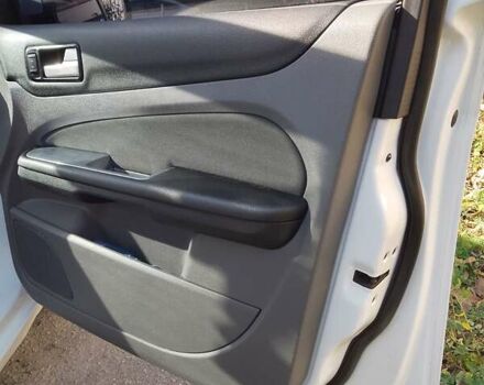 Белый Форд Фокус, объемом двигателя 1.6 л и пробегом 292 тыс. км за 6500 $, фото 12 на Automoto.ua