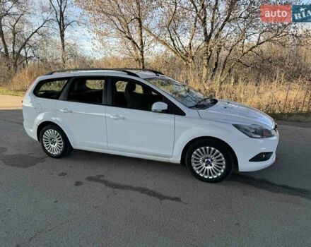 Белый Форд Фокус, объемом двигателя 1.6 л и пробегом 280 тыс. км за 5499 $, фото 11 на Automoto.ua