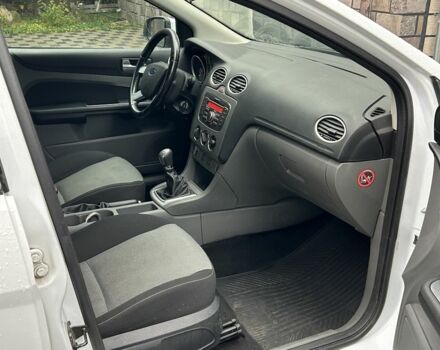 Белый Форд Фокус, объемом двигателя 1.6 л и пробегом 200 тыс. км за 1999 $, фото 10 на Automoto.ua